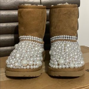 Pearl decorated Toddler Uggs *bling bling*